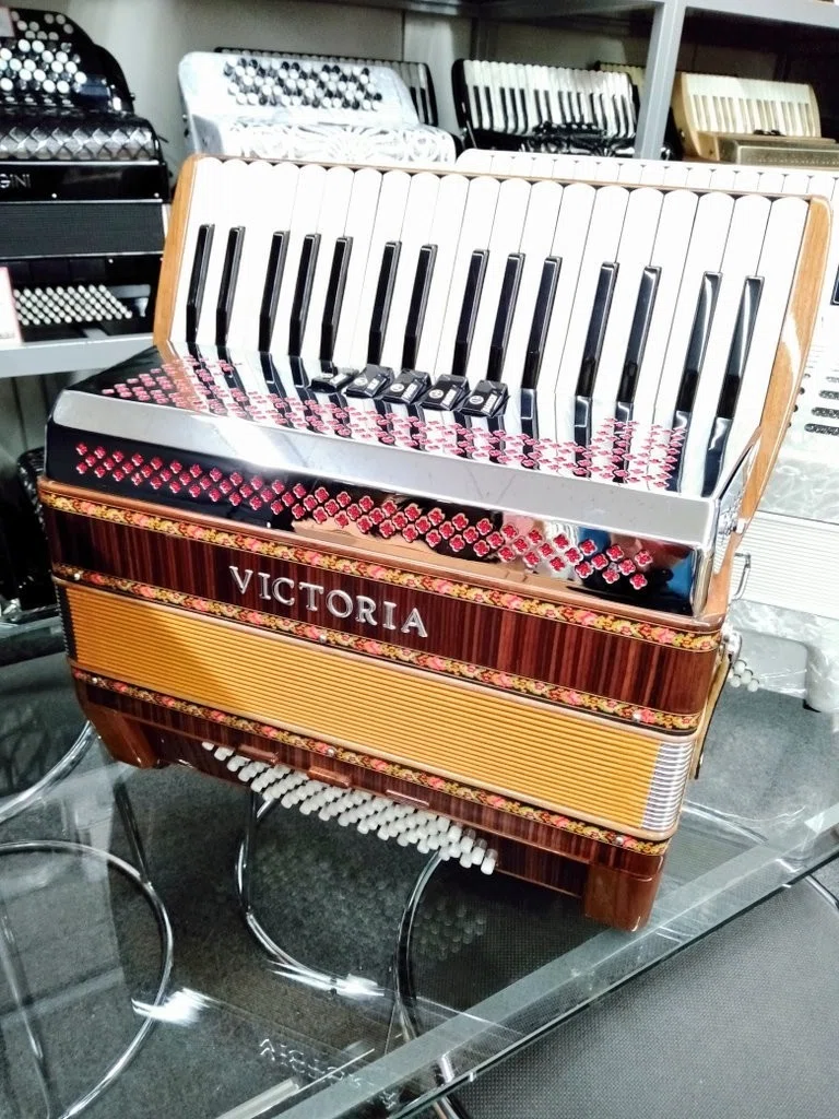 新品】VICTORIA パリサンドロ [A125ST]｜アコーディオン横丁