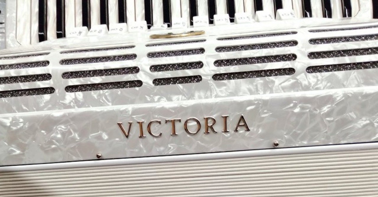 M*e様 7.227 ▲ VICTORIA アコーディオン ケース付 イタリア製 7.227 △ VICTORIA アコーディオン ケース付 イタリア製 - メルカリ