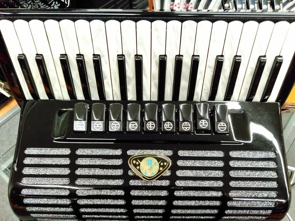 新品】VICTORIA [A130V]黒｜アコーディオン横丁
