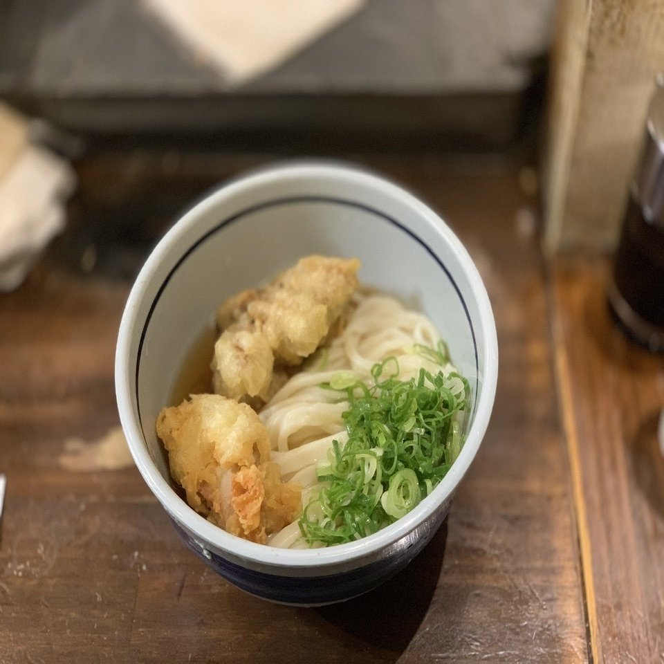 グルメ】「おにやんま」のとり天ぶっかけうどん（五反田）｜サザヱ