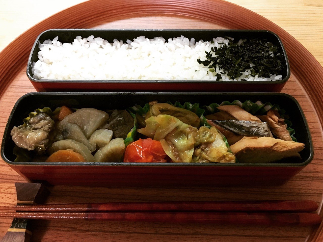 今日のお弁当 もつ煮込み キャベツの味噌炒め ミニトマト 鰹の生節 わかめのふりかけごはん もつ煮込みは作り置き冷凍を解凍 昨日は阿波おどり練習でバテたため 手抜き 今日のお弁当 N Fj おつまみクリエイター Note