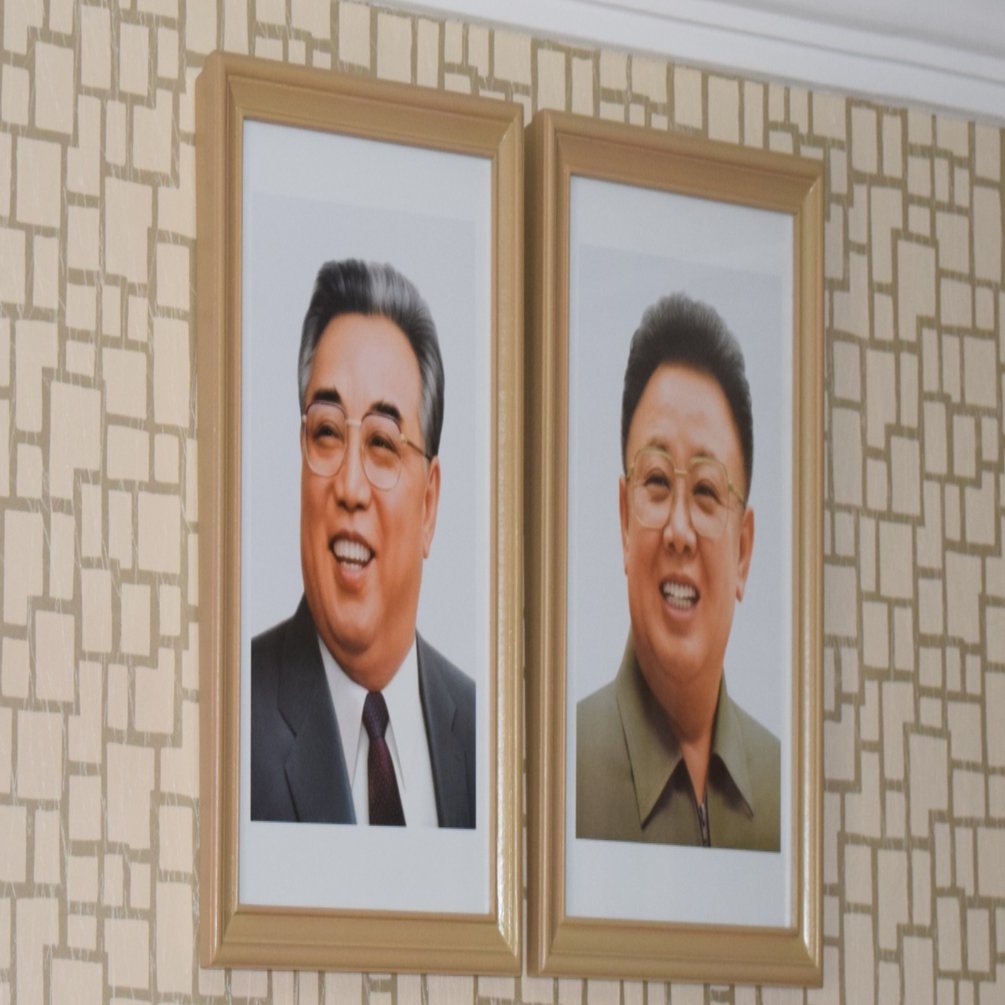 将軍様とサングラス｜北岡 裕 