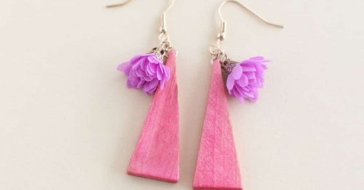 こっくりとしたピンクの三角形と紫の紫色の花のピアス イヤリング 一点もの Nemomo Note