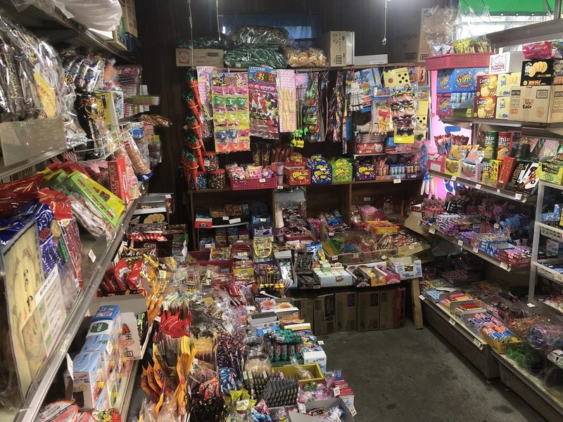 浦安にある奇跡の駄菓子屋さん オノーちゃん ガチャガチャ伝道師と白黒さんいらっしゃい Note