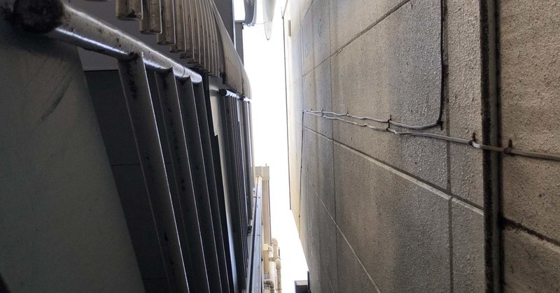 建築の隙間 池袋 隙間写真家 Note