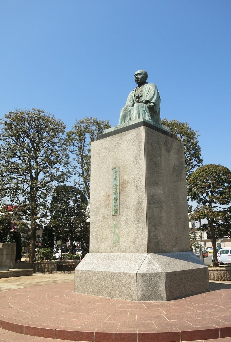 画像③深谷駅前の銅像