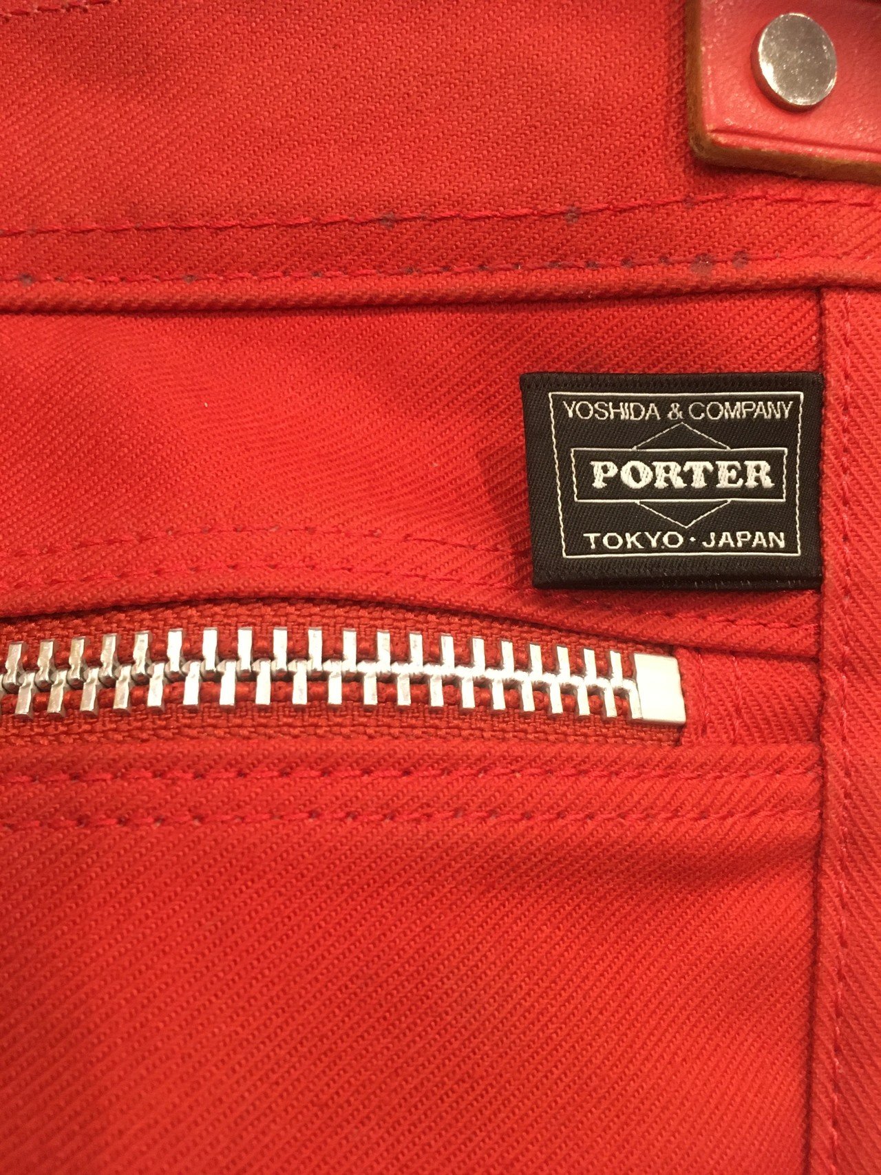 色のある生活 毎日何色と一緒に過ごしているだろうか 黒が好きだから全身黒ですか それともと茶色が好きだから茶色ですか グレーが好き だからグレーですか ネイビー紺色が好きだから紺色ですか 野菜や果物に 夜カフェ子 彡時間泥棒 雑談図書館 Note