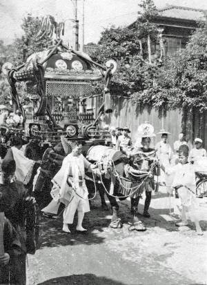 昭和10年の宮神輿御神幸の白黒写真