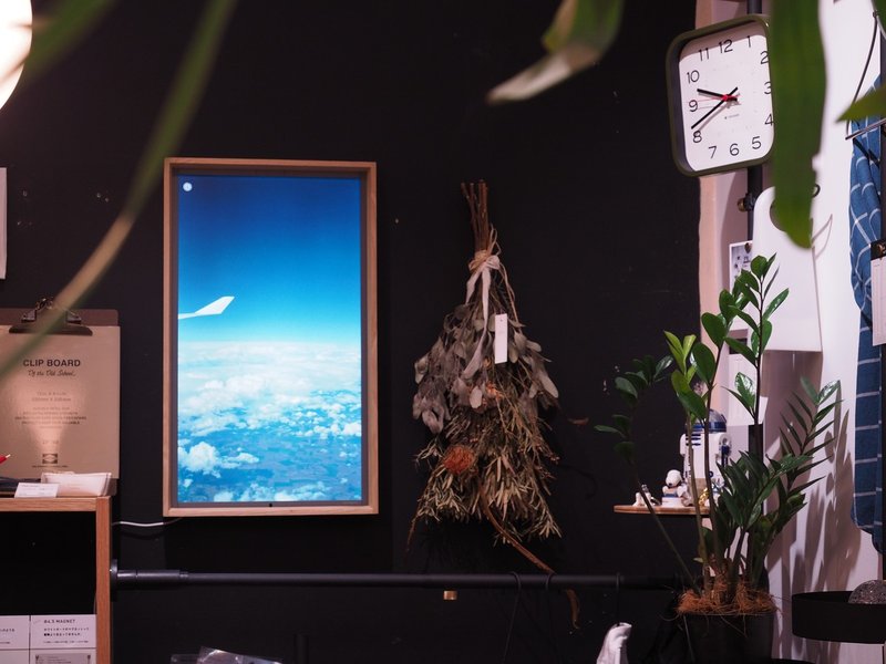 え それモニターじゃダメなの を覆す 窓からの景色特化型ディスプレイ Atmoph Window2の話 山下義弘 ドケットストア店主 Note