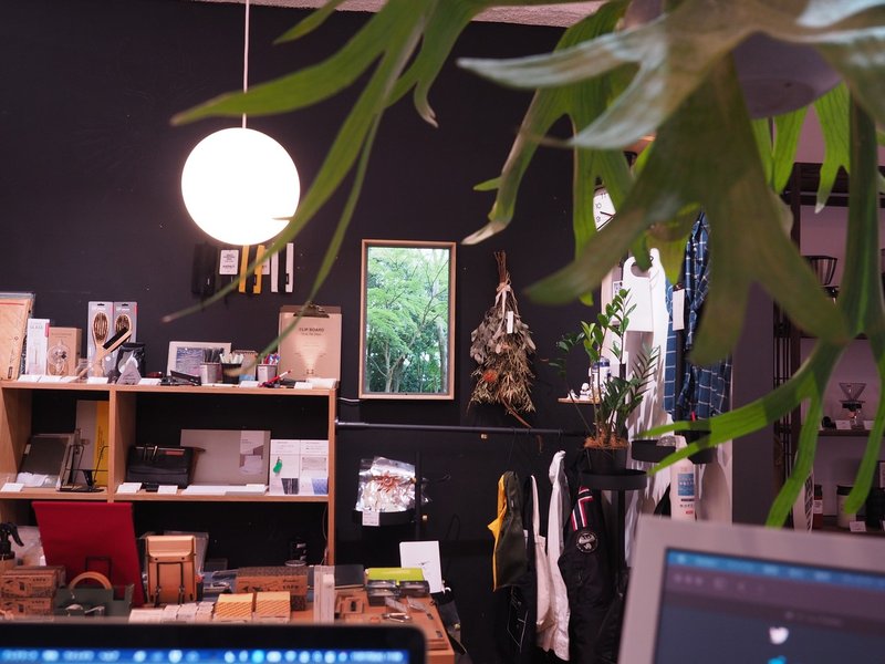 え それモニターじゃダメなの を覆す 窓からの景色特化型ディスプレイ Atmoph Window2の話 山下義弘 ドケットストア店主 Note