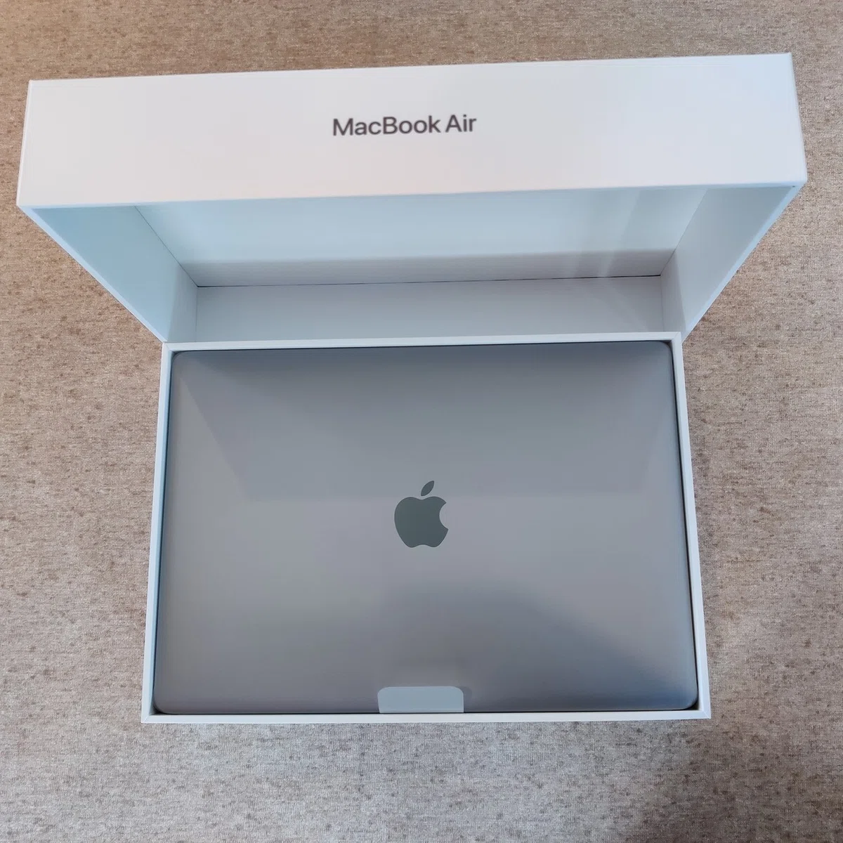 部品取り用に Apple MacBook Air 縮まる M1 本体と箱のみ