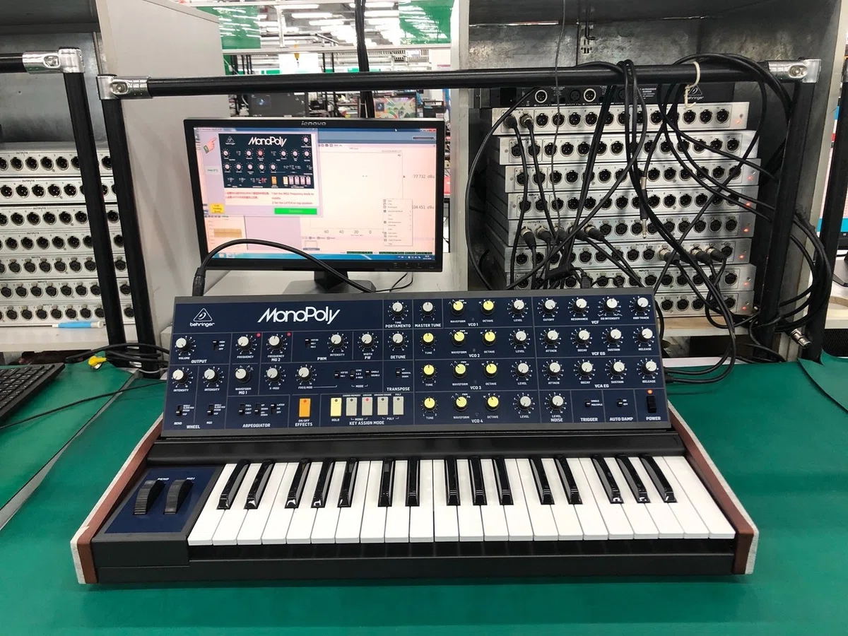 パソコン コルグKORG MONOPOLYアナログシンセサイザー ジャンク 