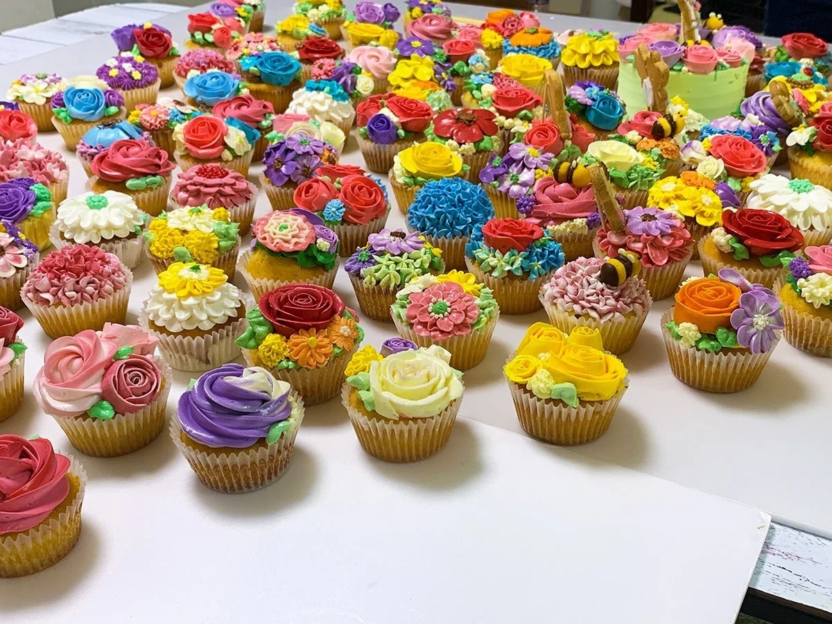 カップケーキでお花畑！ おかしなおかしなおはなしえほん制作裏話 