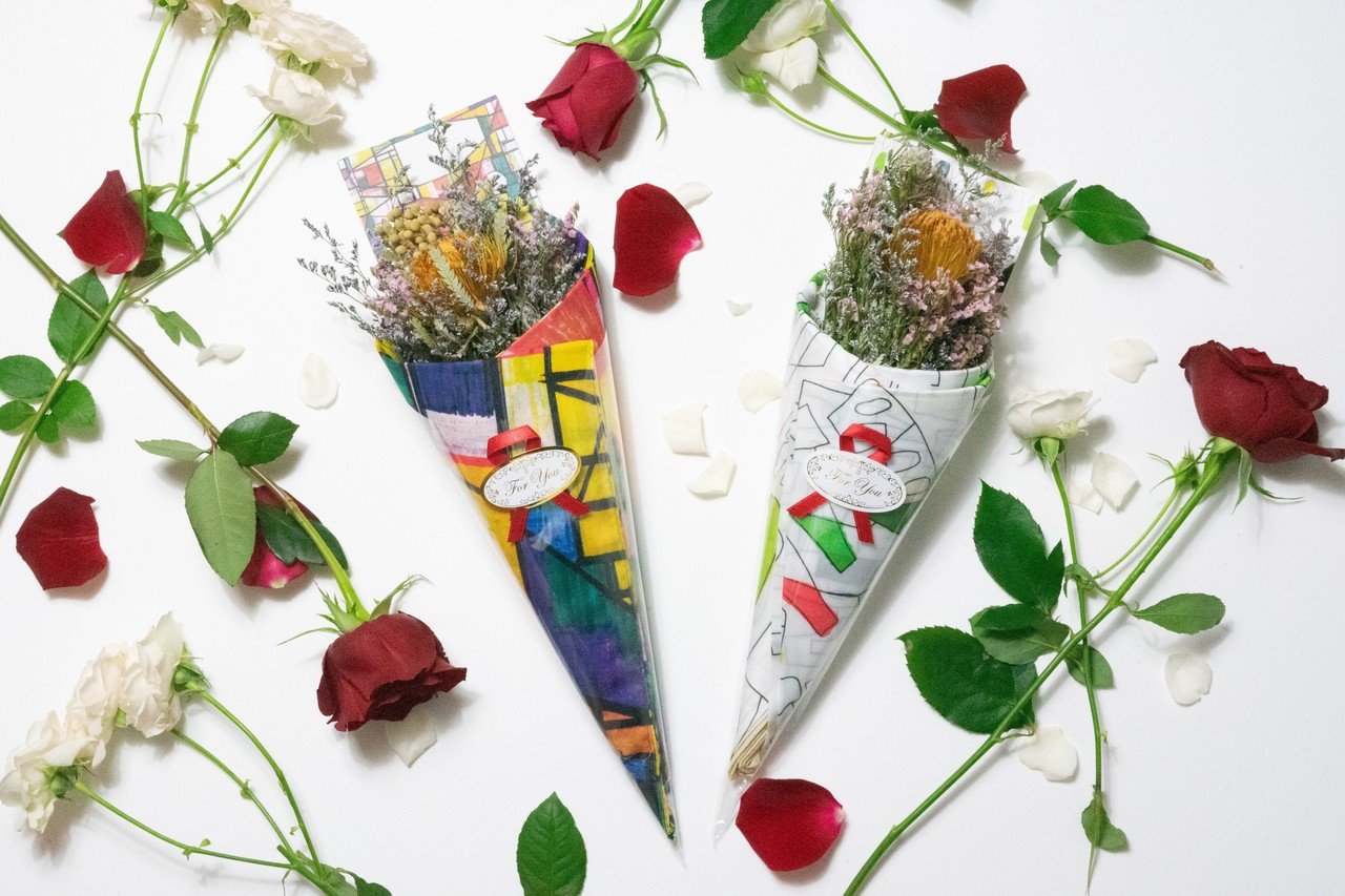 ヘラルボニー シルクスカーフ「りんごのブーケ」 大切な誰かを想い