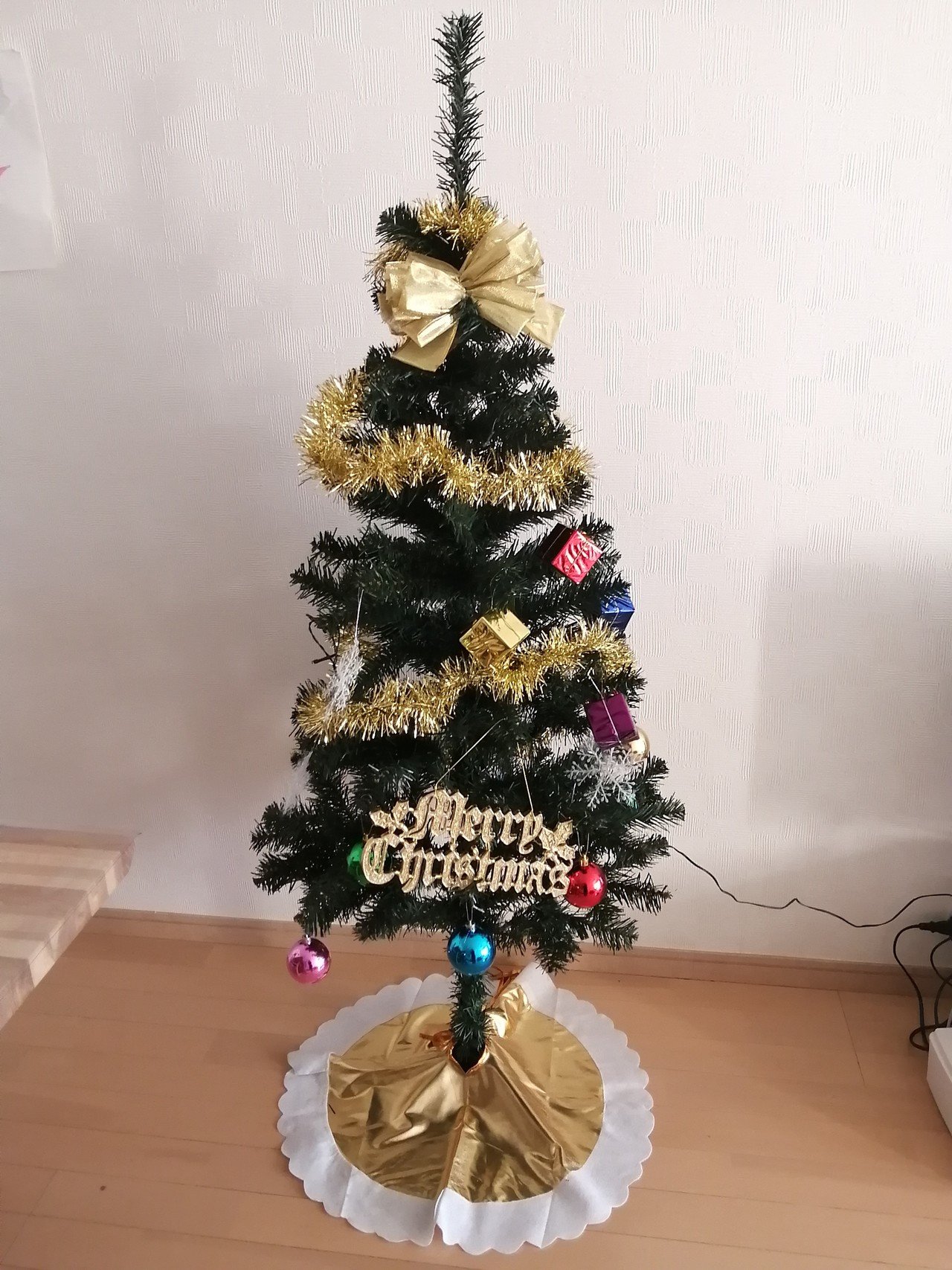 我が家に初クリスマスツリー ばあばと妹から早めのクリスマスプレゼント 一気にクリスマスムードが高まり 娘の ジングルベ ル ジングルベ ル に癒やされます Kana 歯科衛生士webデザイナー Note