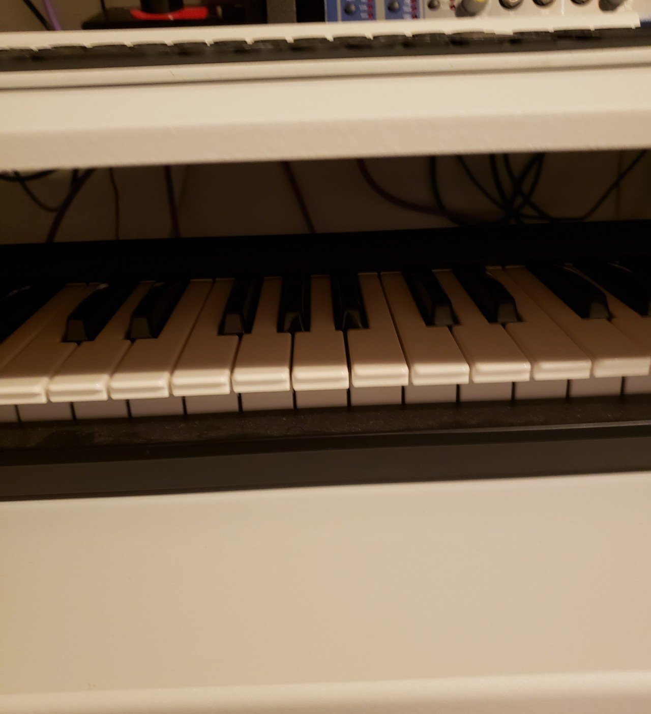 音楽制作の必需品】DTMや作曲用のデスク・机の紹介！ - 【業界の