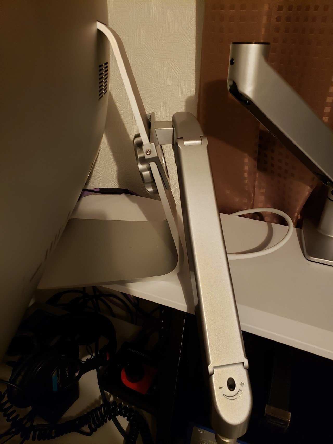 iMacを好きな高さに！モニターアーム CEN-IMAC-SVのレビュー｜菅 紗