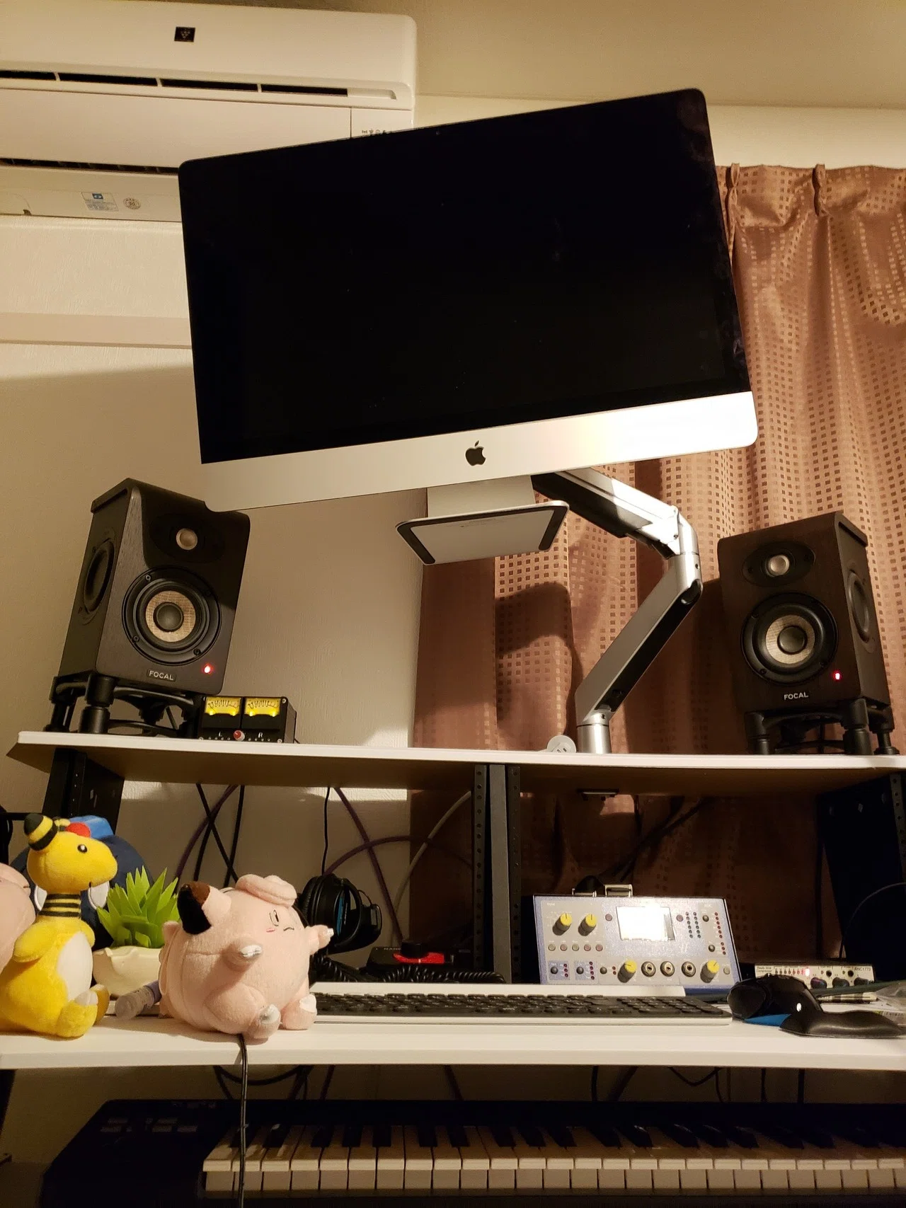 iMacを好きな高さに！モニターアーム CEN-IMAC-SVのレビュー｜菅 紗