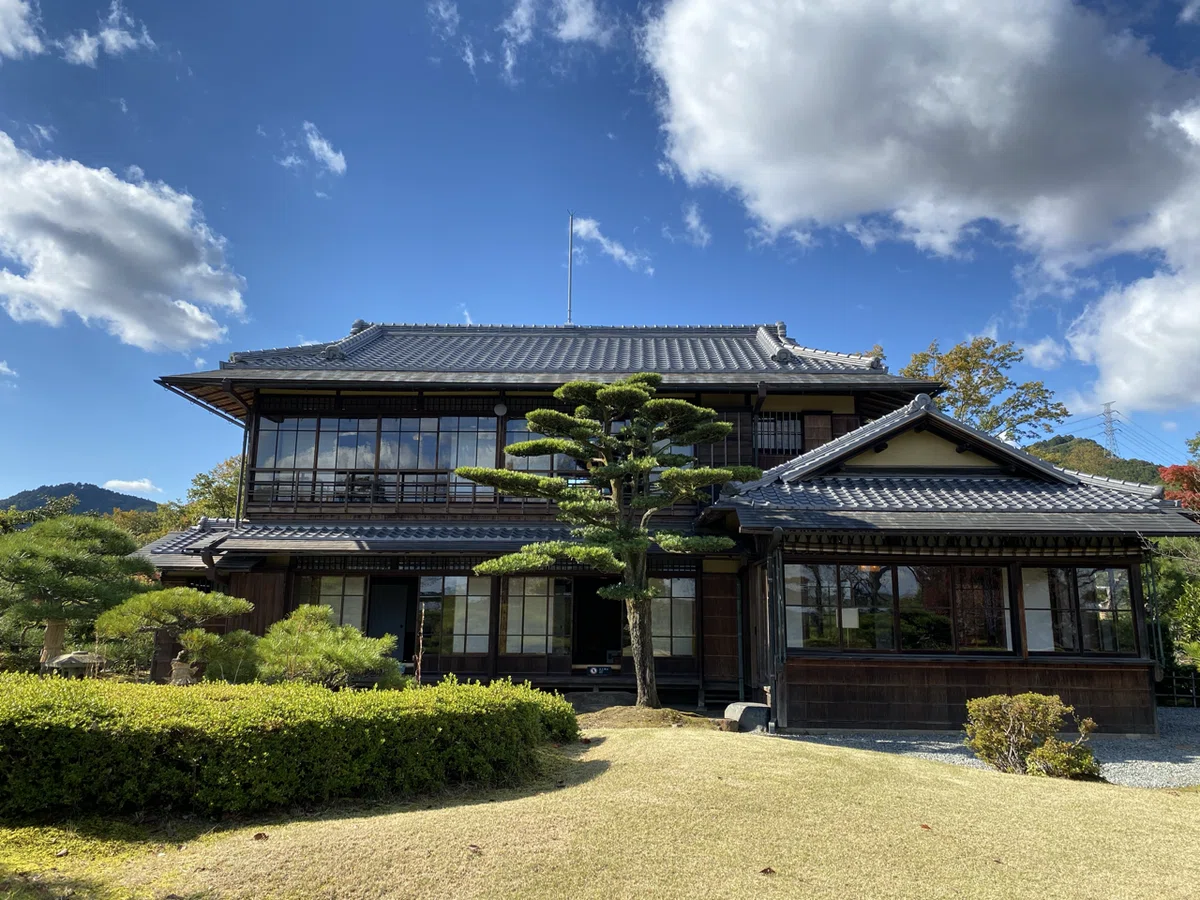 重要文化財「西園寺公望別邸 坐漁荘」明治村3丁目27番地｜やすえ