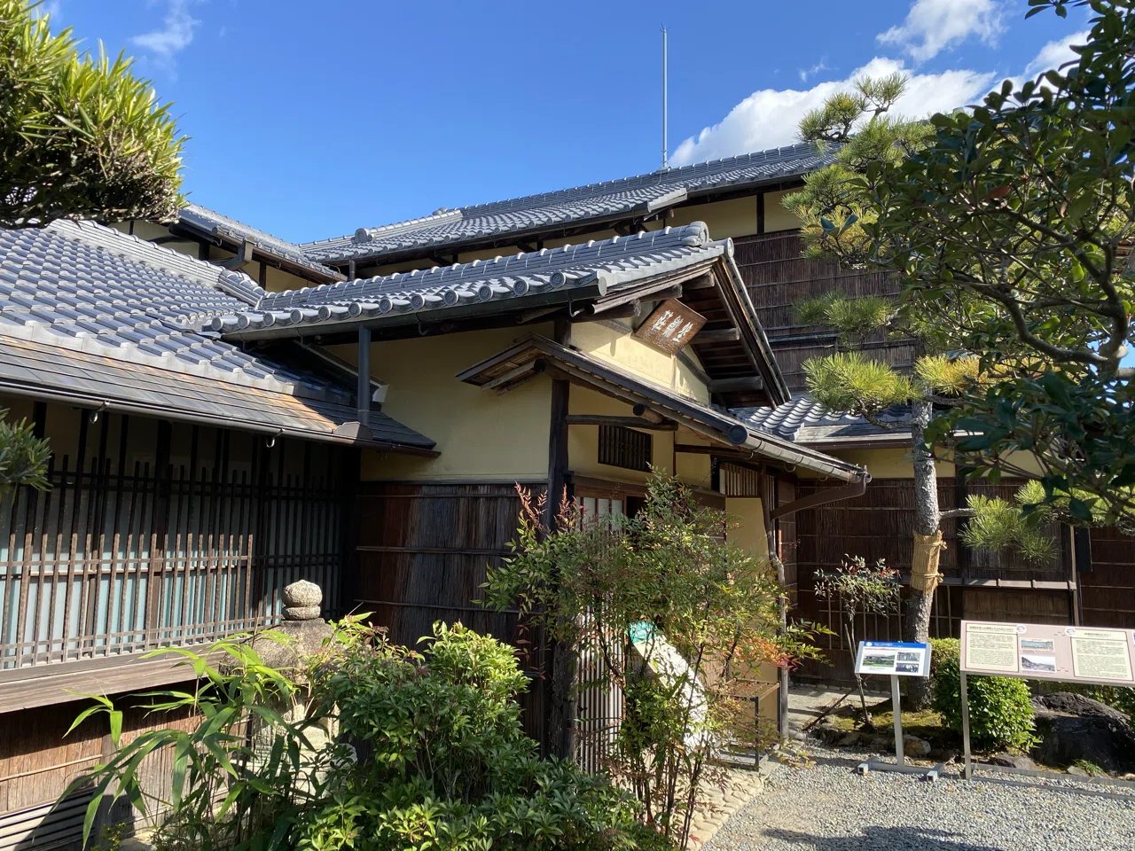 重要文化財「西園寺公望別邸 坐漁荘」明治村3丁目27番地｜やすえ