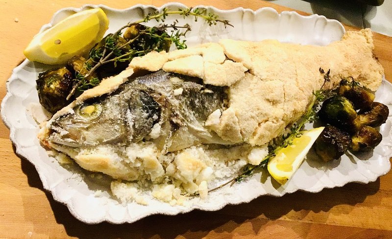 スズキの塩釜焼き ハーブバターソースとともに ユイじょり Note