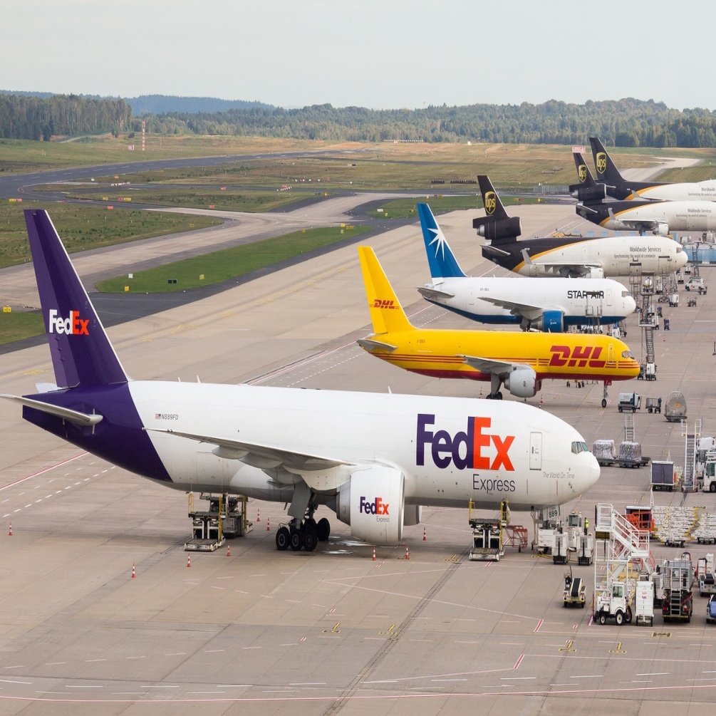 Fedex UPS どっちが早い？