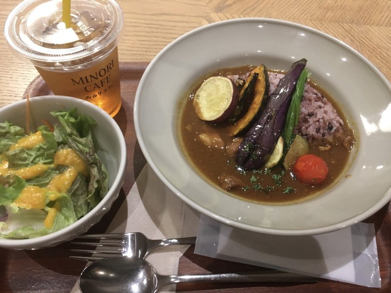 東北の食材を使用 仙台駅 みのりカフェ の 自家製カレーセット Invincible Hound Note