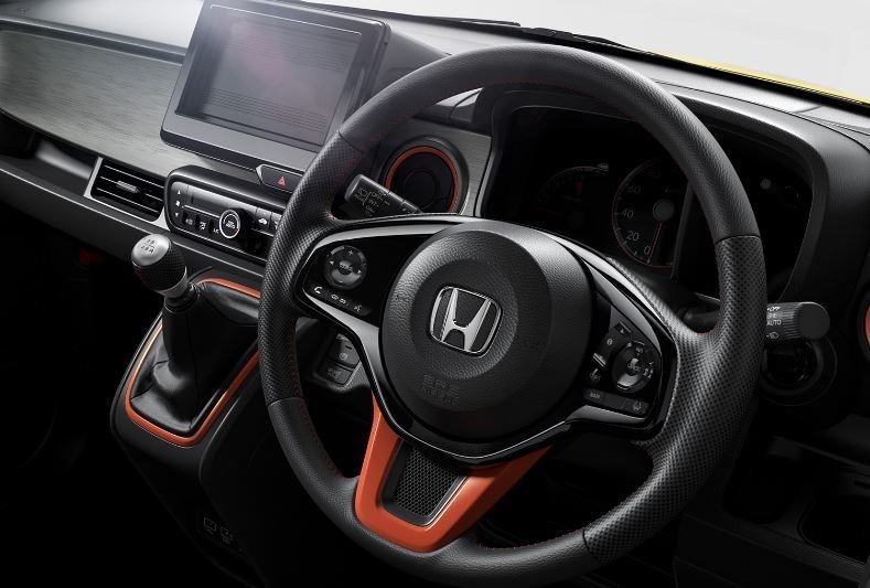 HONDA N-ONE RS（6MT）ステアリングホイール本体 N-ONE RS 6MT】momoステアリング”フルスピード”に交換してもらい