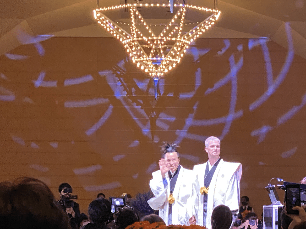 Joshua Ogg Leslie Kee 人種 性別 国籍すべてを乗り越えた愛の溢れる結婚式 Goen Times Note