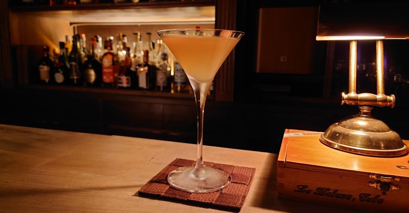 ベッドに入って という意味のナイトキャップカクテル Between The Sheets とそのメイキング動画 10th Street Lounge Note
