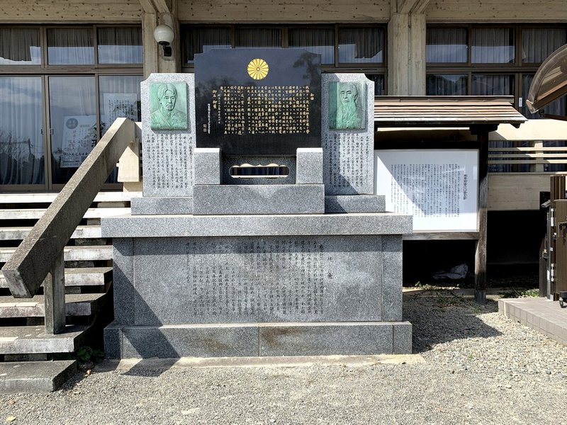 (2)熊本県護国神社の教育勅語記念碑（2019年10月撮影）