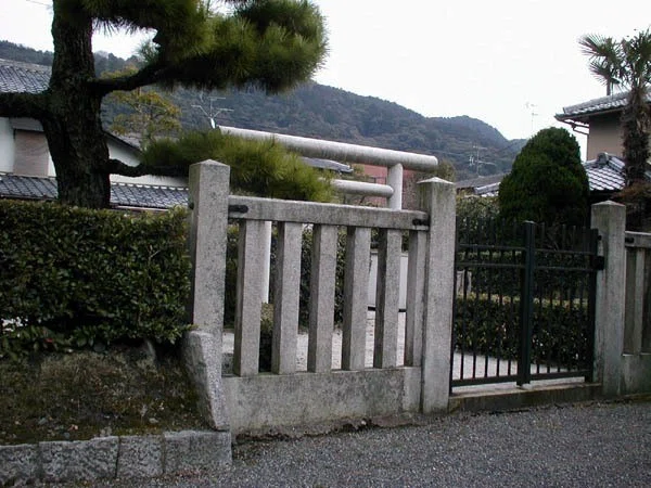 尊良親王墓