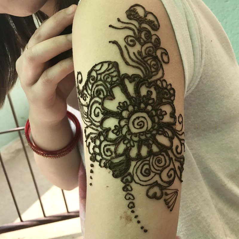 インドで ヘナタトゥー をしてもらった話 旅行記 沖山りこ Note