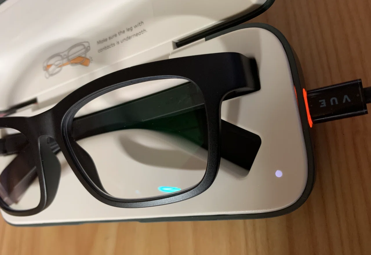 Vue Smart Glasses】骨伝導スピーカー搭載のスマートグラス ユーザー Vue Smart Glasses】骨伝導スピーカー搭載のスマートグラス ユーザー