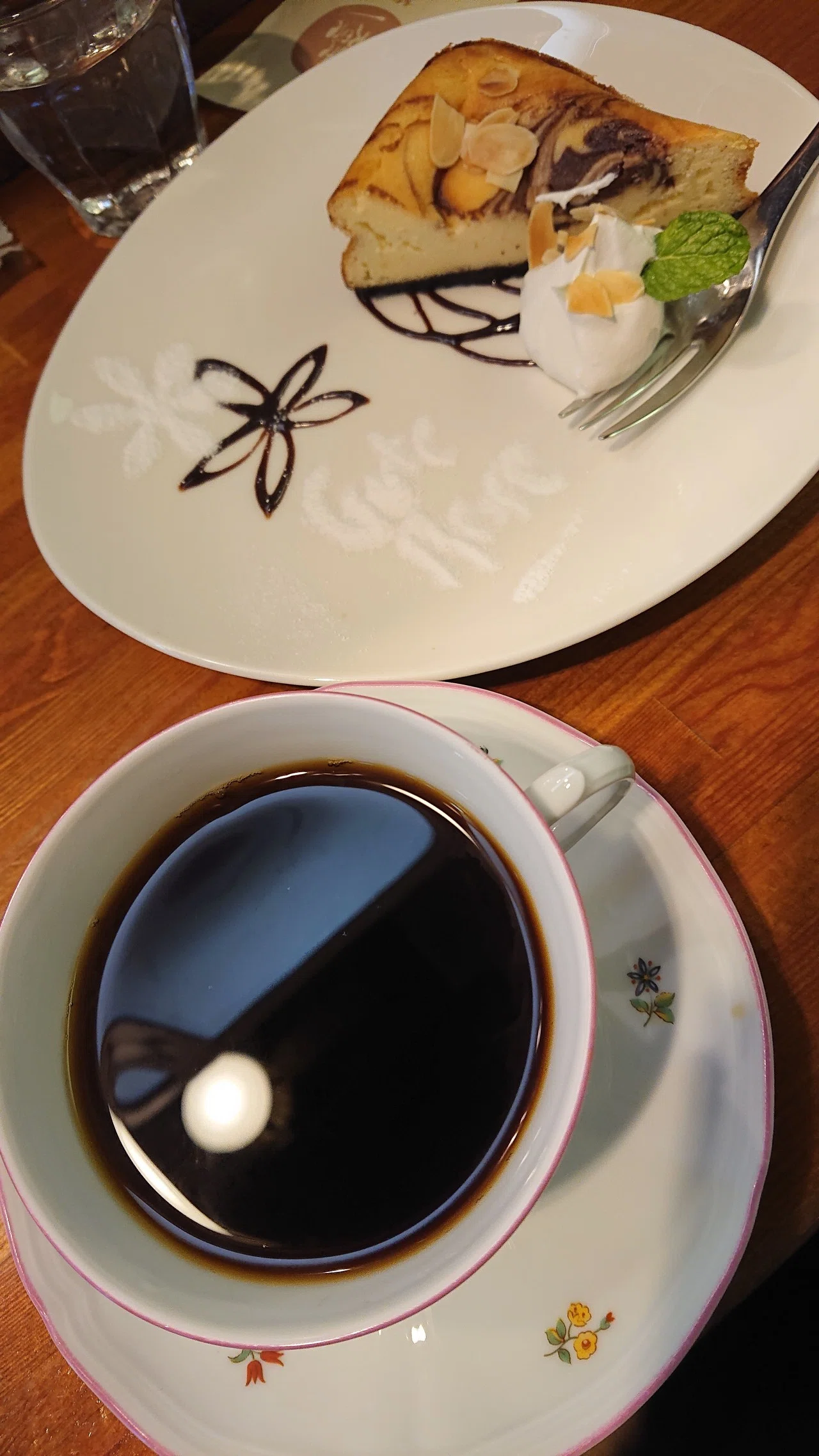 草津 温泉街のコーヒーとケーキ 月夜乃ボタン Note
