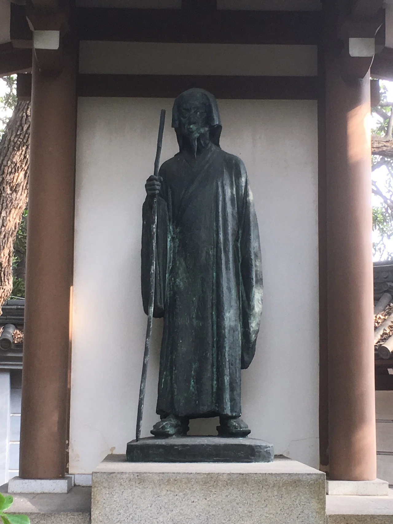 湊川神社にある水戸光圀公 像 史実では御老公が自らこの地を訪れることは無かったが 楠公 楠木正成 を忠臣として顕彰しここに墓所を造営させた業績で像が建てられた 養父は播磨出身の三木之次で 意外なほど兵庫県 84oca Note