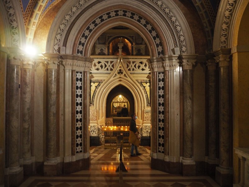 サンタ キアラ聖堂 Basilica Di Santa Chiara アッシジの聖女が眠る美しい聖堂 Nao Masunaga Note サンタ キアラ聖堂 Basilica Di Santa Chiara アッシジの聖女が眠る美しい聖堂 Nao Masunaga Note