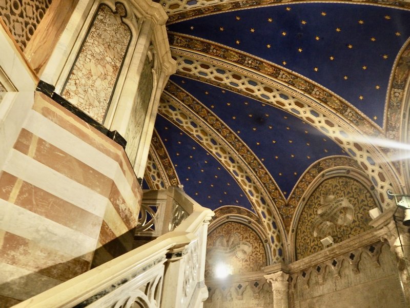 サンタ キアラ聖堂 Basilica Di Santa Chiara アッシジの聖女が眠る美しい聖堂 Nao Masunaga Note