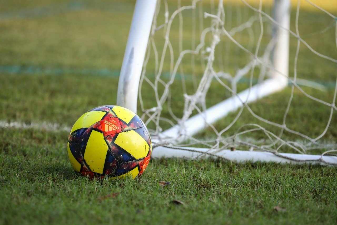 親子でできる試合で結果を出せる自主練 トラップ パス シュート ヘディングの具体的な練習方法 フットライフブログ Note 親子でできる試合で結果を出せる自主練 トラップ パス シュート ヘディングの具体的な練習方法 フットライフブログ Note