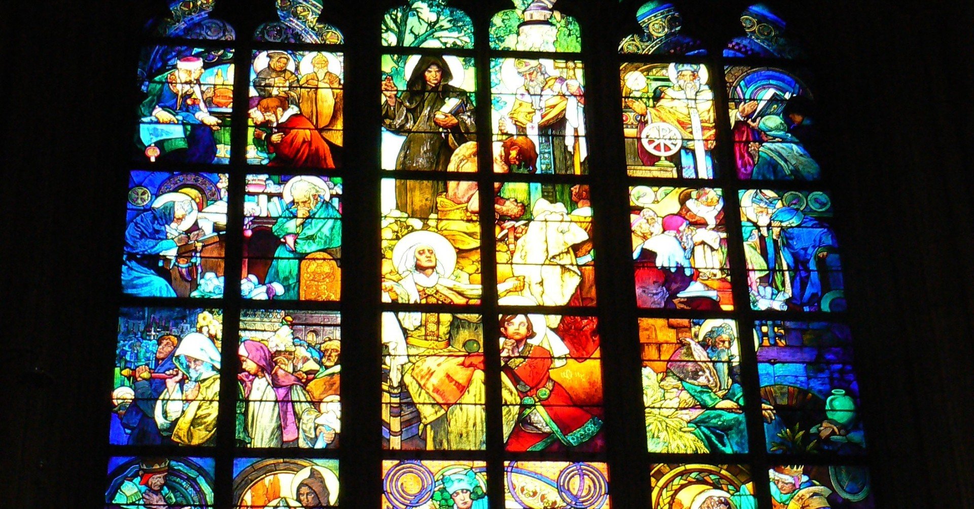プラハの聖ヴィート大聖堂にあるアルフォンス・ミュシャのステンドグラス｜ミクジ｜note