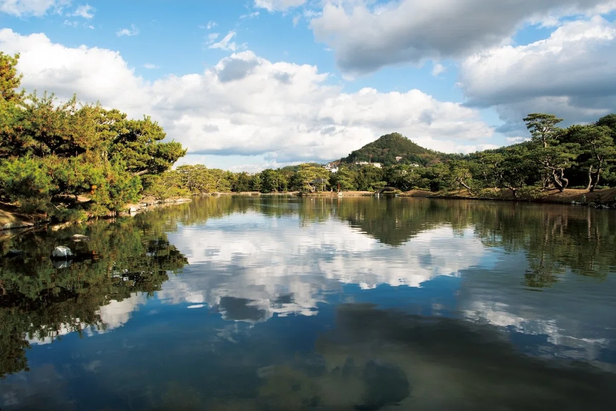 風水庭園「珠泉の庭 — 液状化の奇跡」 （ドラマにも登場、珠洲市の特産 