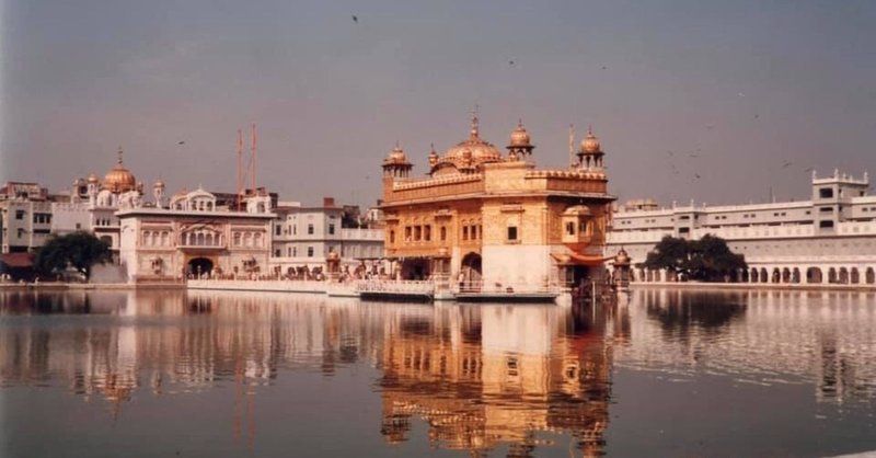 インド シク教の聖地アムリトサル 1983年11月30日 トリップのお供はシク教の音楽はじめインドの音楽 それから喜多郎 キング クリムゾン ピンク フロイド ジョージ ハリスン ラヴィ シャンカル 山本 剛 note