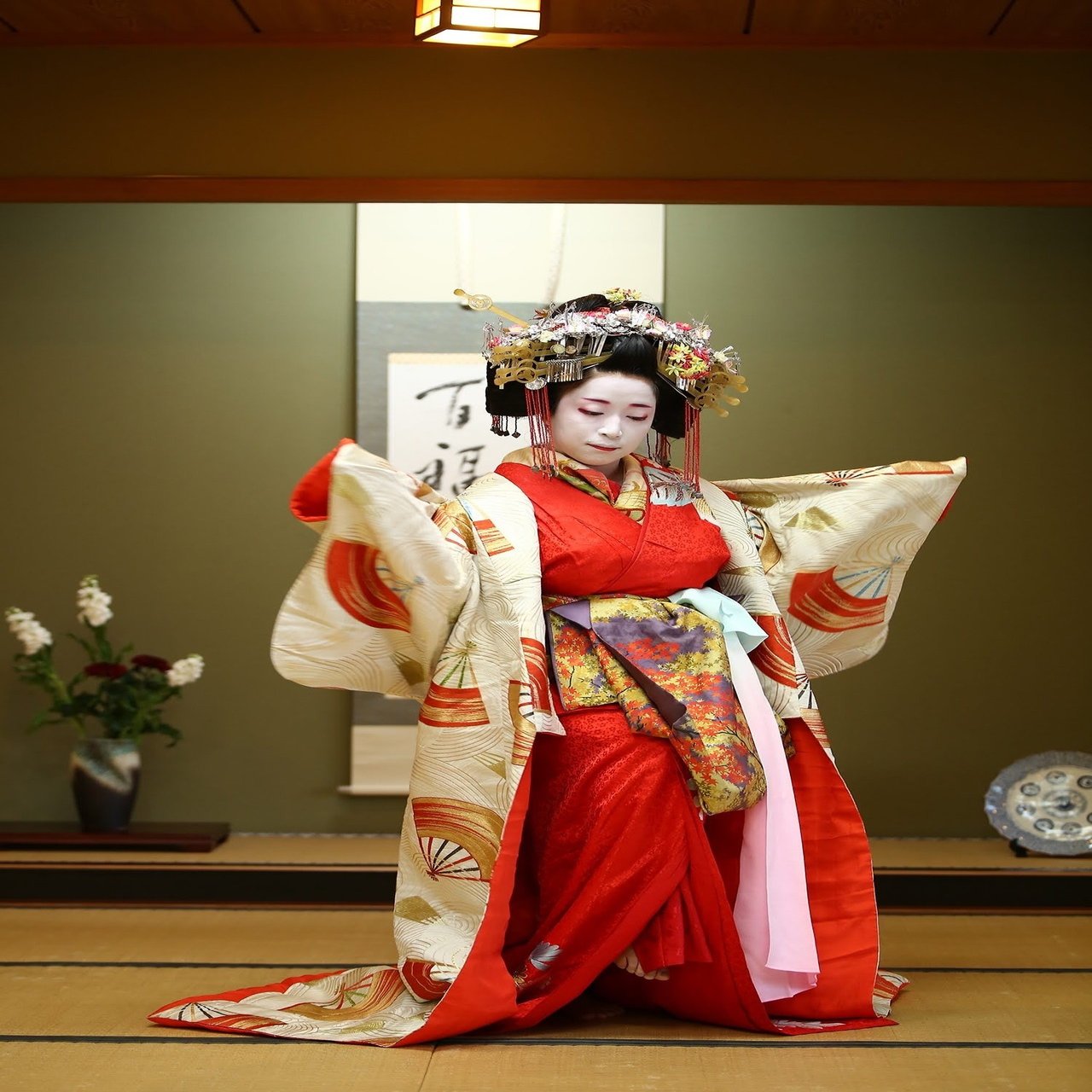 京都老舗おか善さんの芸舞妓 太夫 二部式 襦袢 裾引き用 赤染め絹 縮緬 未使用 京都老舗 おか善さんの芸舞妓 太夫 二部式長襦袢 裾引き用 赤染め絹