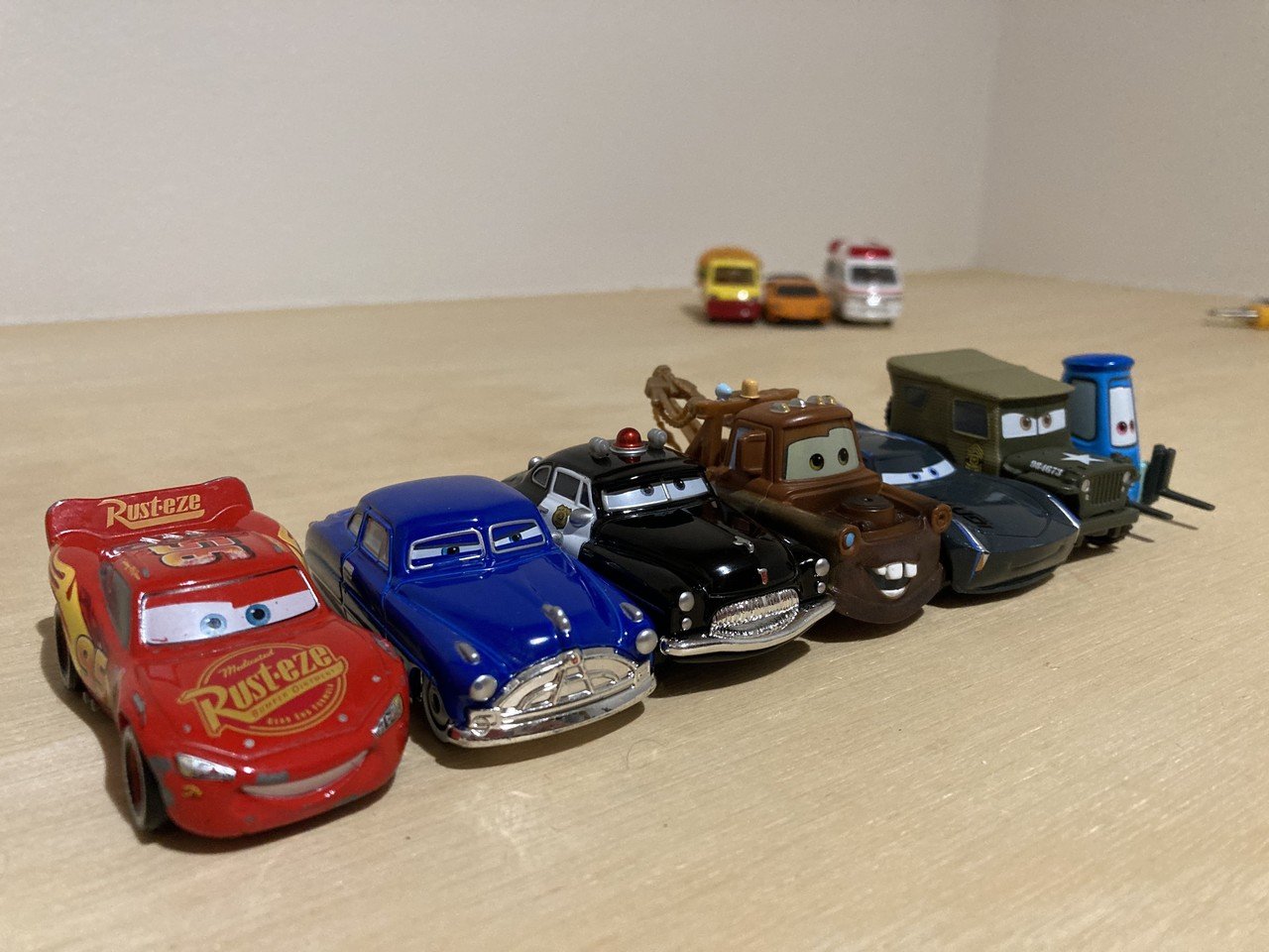 普通のトミカを簡単にカーズトミカみたく可愛くする方法 ショークロ 農業 エンタメの人 Note