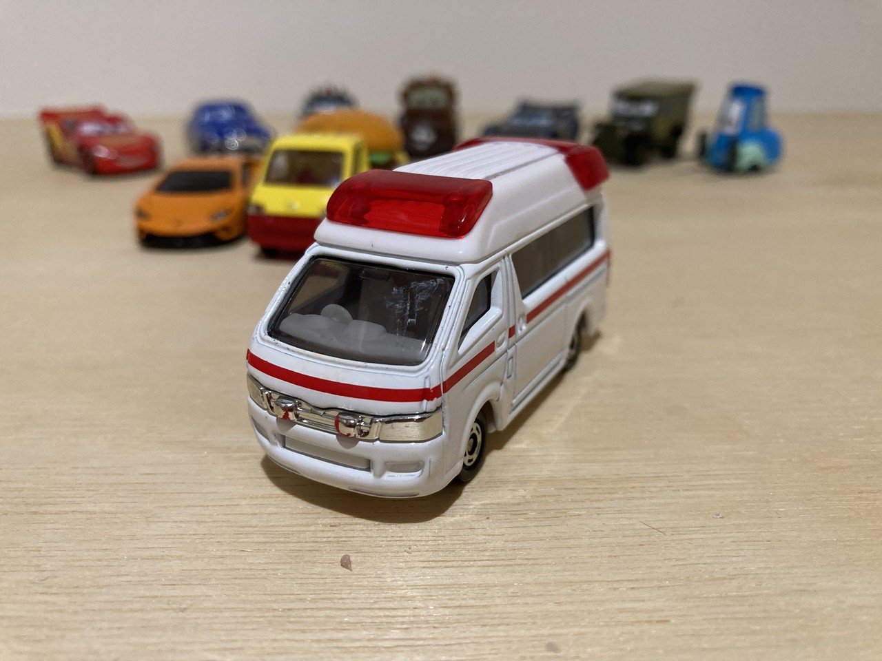 普通のトミカを簡単にカーズトミカみたく可愛くする方法 ショークロ 農業 エンタメの人 Note 普通のトミカを簡単にカーズトミカみたく可愛くする方法 ショークロ 農業 エンタメの人 Note