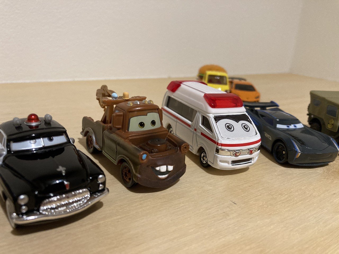 普通のトミカを簡単にカーズトミカみたく可愛くする方法 ショークロ 農業 エンタメの人 Note 普通のトミカを簡単にカーズトミカみたく可愛くする方法 ショークロ 農業 エンタメの人 Note