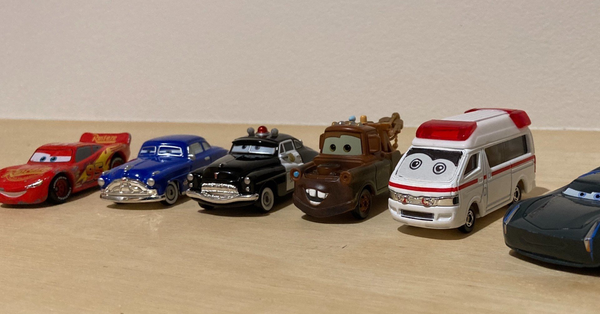 普通のトミカを簡単にカーズトミカみたく可愛くする方法 ショークロ 農業 エンタメの人 Note 普通のトミカを簡単にカーズトミカみたく可愛くする方法 ショークロ 農業 エンタメの人 Note