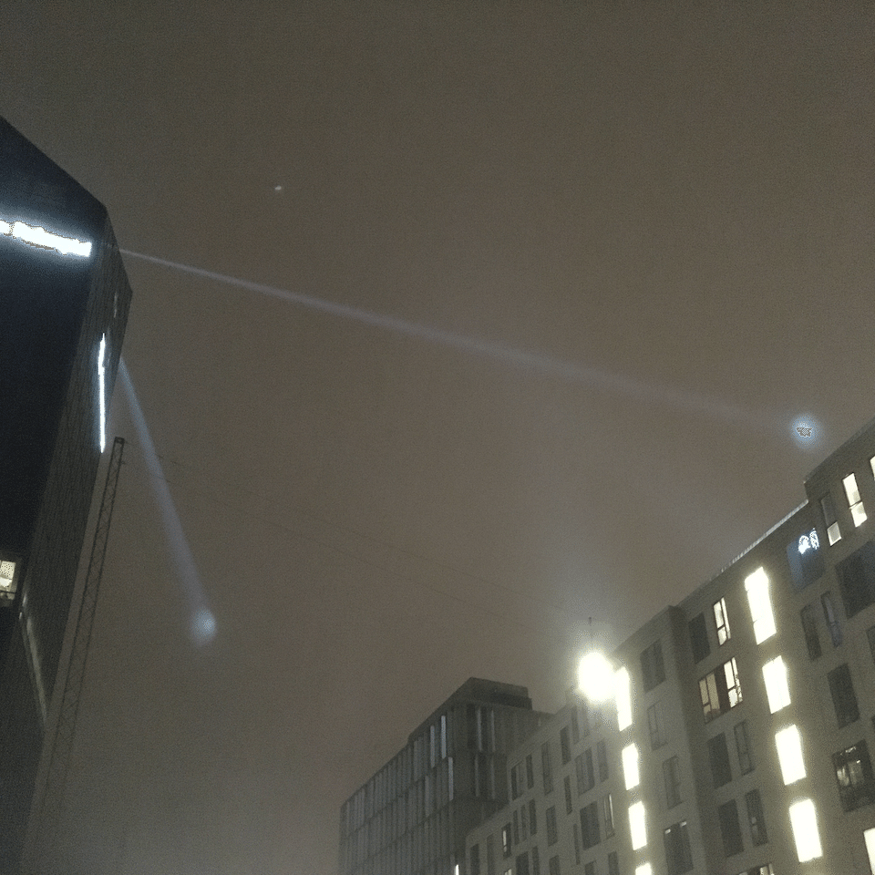 オーフスの夜空を飾るサーチライト ひぐち 北欧デンマーク Note