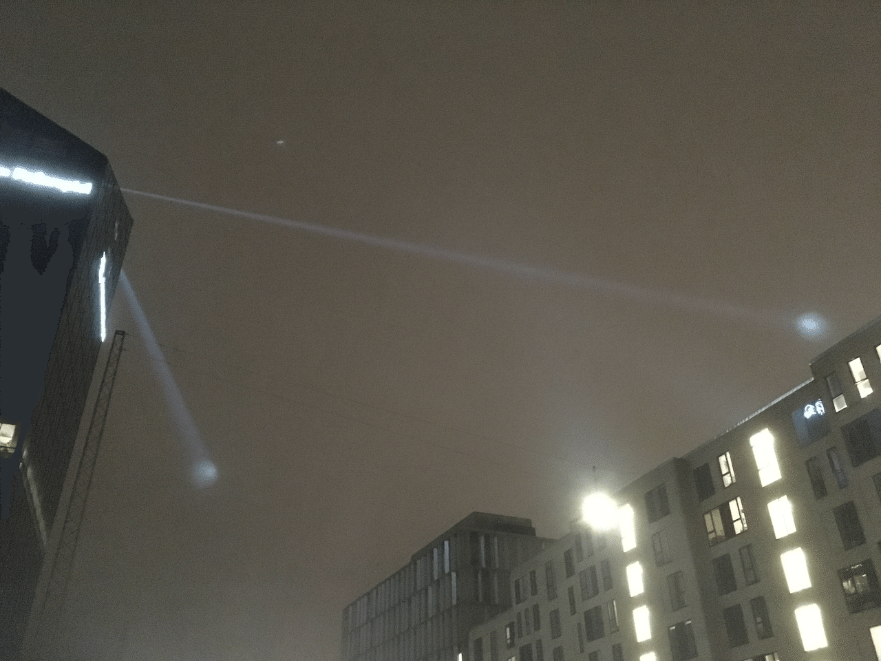 オーフスの夜空を飾るサーチライト ひぐち 北欧デンマーク Note オーフスの夜空を飾るサーチライト ひぐち 北欧デンマーク Note