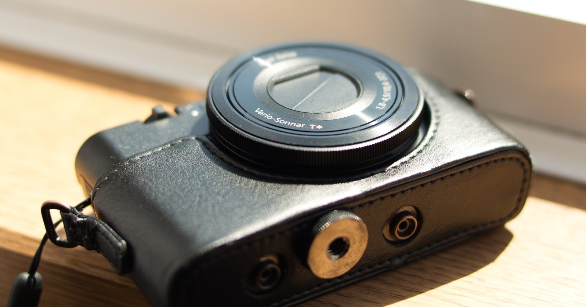 SONY - 週末特価★ コンパクトデジタルカメラ　初代　RX100 大型センサーで高画質 初代 RX100 レビュー | SONY RX100シリーズ史上シンプルなカメラ